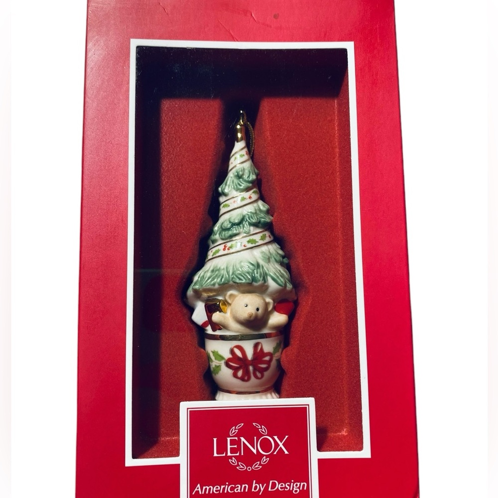 LENOX - BOXED LENOX HOLIDAY CHRISTMAS TREE ORNAMENT #6386007 BEAR HOLLY BERRY